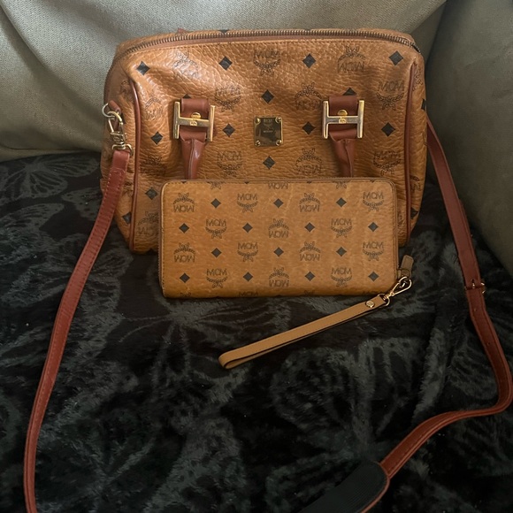 Mcm crossbody and wallet combo in pristine condition no callouts!!!!! - Picture 16 of 16